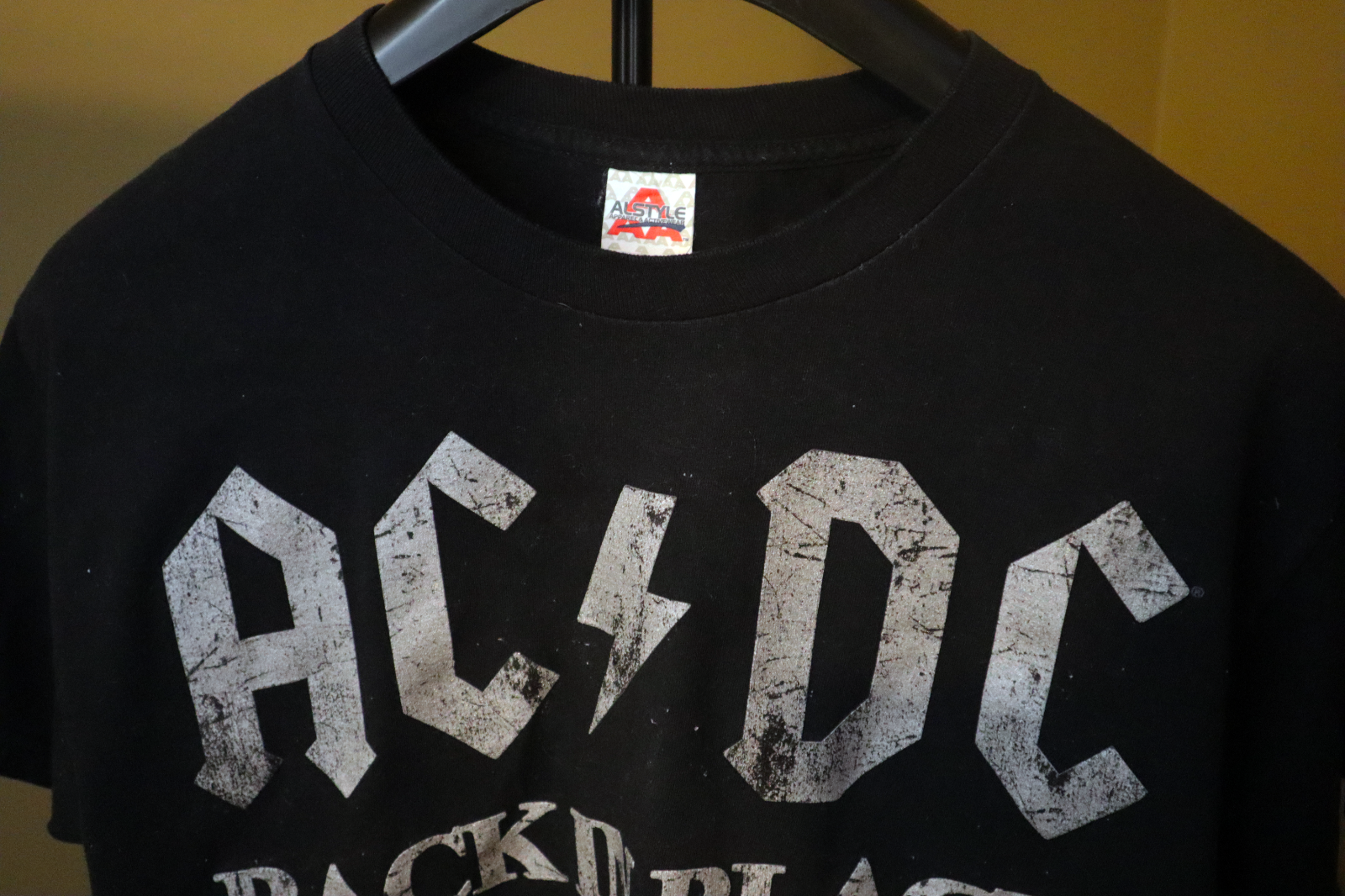 Vintage ACDC Back In Black T-Shirt Large Black Silver 2005 Alstyle Apparel 