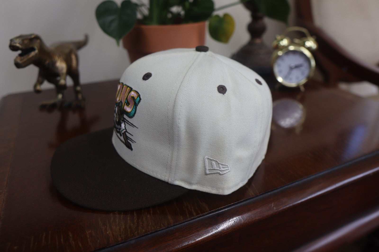 Exclusive New Era Buffalo Bisons Fitted Size 7 1/4 Hat 59Fifty Chrome Milb